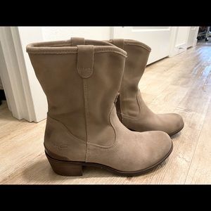 UGG tan suede boot
